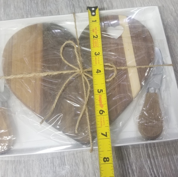 Heart shaped wooden serving board and utensils - Picture 2 of 7